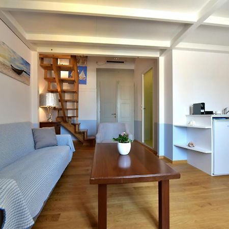 Douskos Guesthouse ไฮดรา ภายนอก รูปภาพ