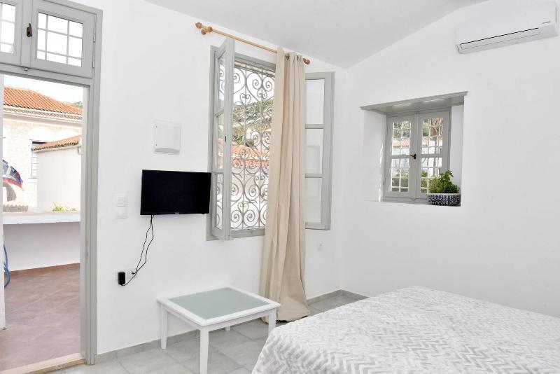 Douskos Guesthouse ไฮดรา ภายนอก รูปภาพ